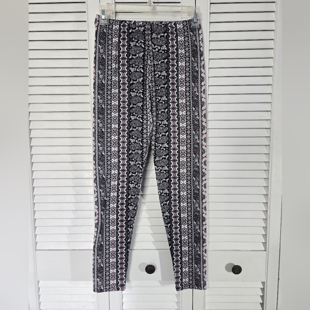 🟢 Patterned Black and White Women's Leggings